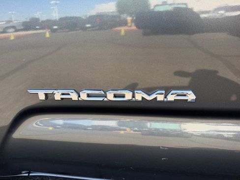 Used 2016 Toyota Tacoma SR5 w/ SR5 Appearance Package (SN) RWD image 24