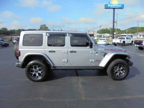 Used 2018 Jeep Wrangler Unlimited Rubicon image 2