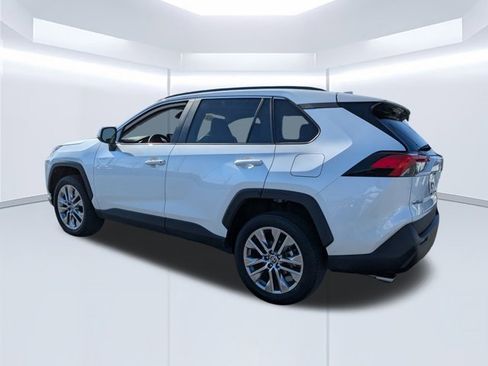 Used 2023 Toyota RAV4 XLE Premium image 6