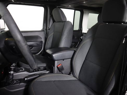 Used 2024 Jeep Wrangler Unlimited image 27