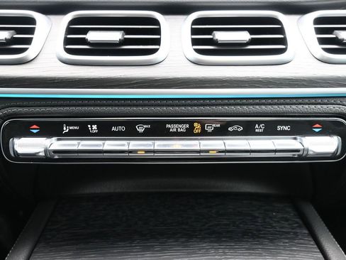 Used 2022 Mercedes-Benz GLS 450 4MATIC image 16