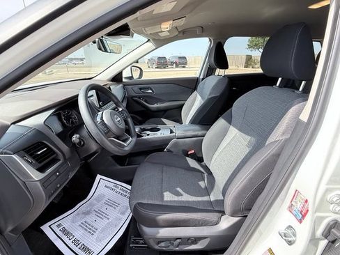 Used 2023 Nissan Rogue SV FWD image 15