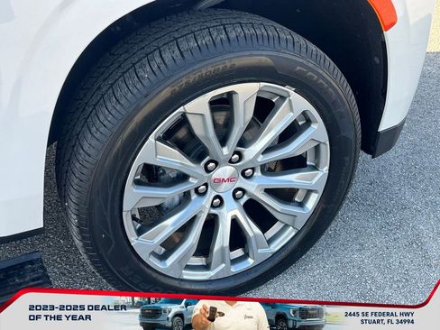 Used 2022 GMC Yukon XL Denali w/ Denali Premium Package image 22