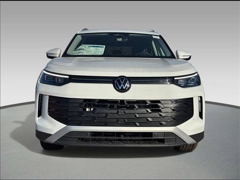 New 2026 Volkswagen Tiguan SE image 2