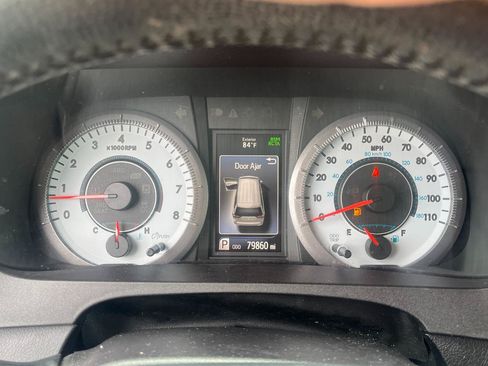 Used 2019 Toyota Sienna SE w/ SE Preferred Package FWD image 31