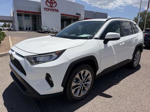 Used 2019 Toyota RAV4 XLE Premium w/ Carpet Mat Package FWD image 1