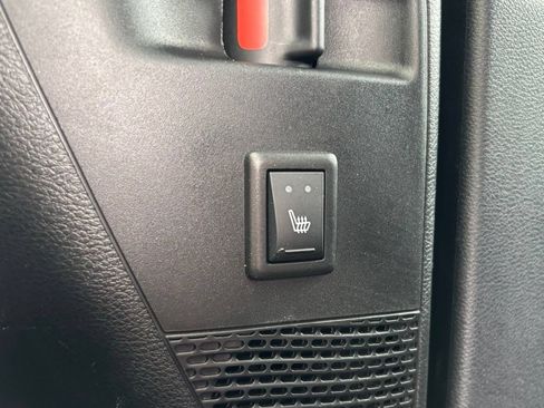 Used 2025 Chrysler Pacifica Limited FWD image 21