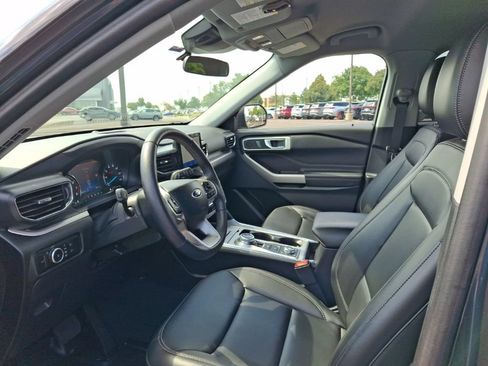 Used 2024 Ford Explorer XLT w/ Equipment Group 202A AWD/4WD image 4