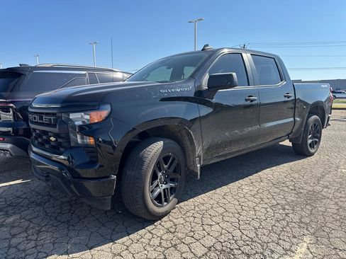 Used 2022 Chevrolet Silverado 1500 Custom image 1