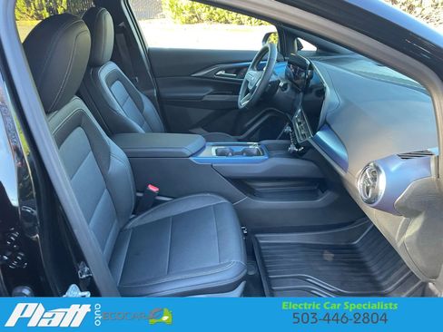 Used 2025 Chevrolet Equinox EV LT w/ Convenience Package image 53