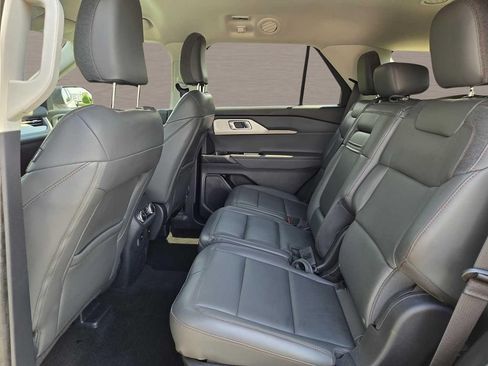 Used 2025 Ford Explorer Active w/ Active Comfort Package AWD/4WD image 14