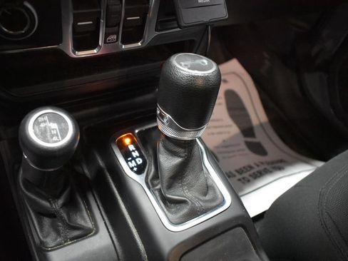 Used 2019 Jeep Wrangler Unlimited Sport S AWD/4WD image 19