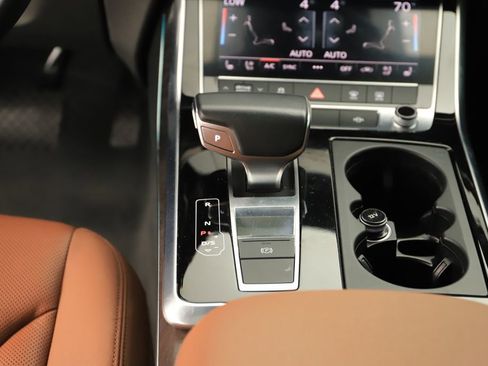 Used 2019 Audi Q8 Premium Plus w/ Premium Plus AWD/4WD image 18