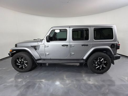 Used 2018 Jeep Wrangler Unlimited Sahara w/ Cold Weather Group AWD/4WD image 8