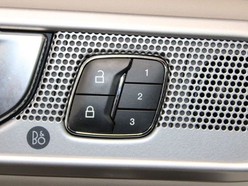 Used 2021 Ford Explorer Limited w/ Equipment Group 301A image 27