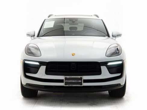 Used 2025 Porsche Macan image 31