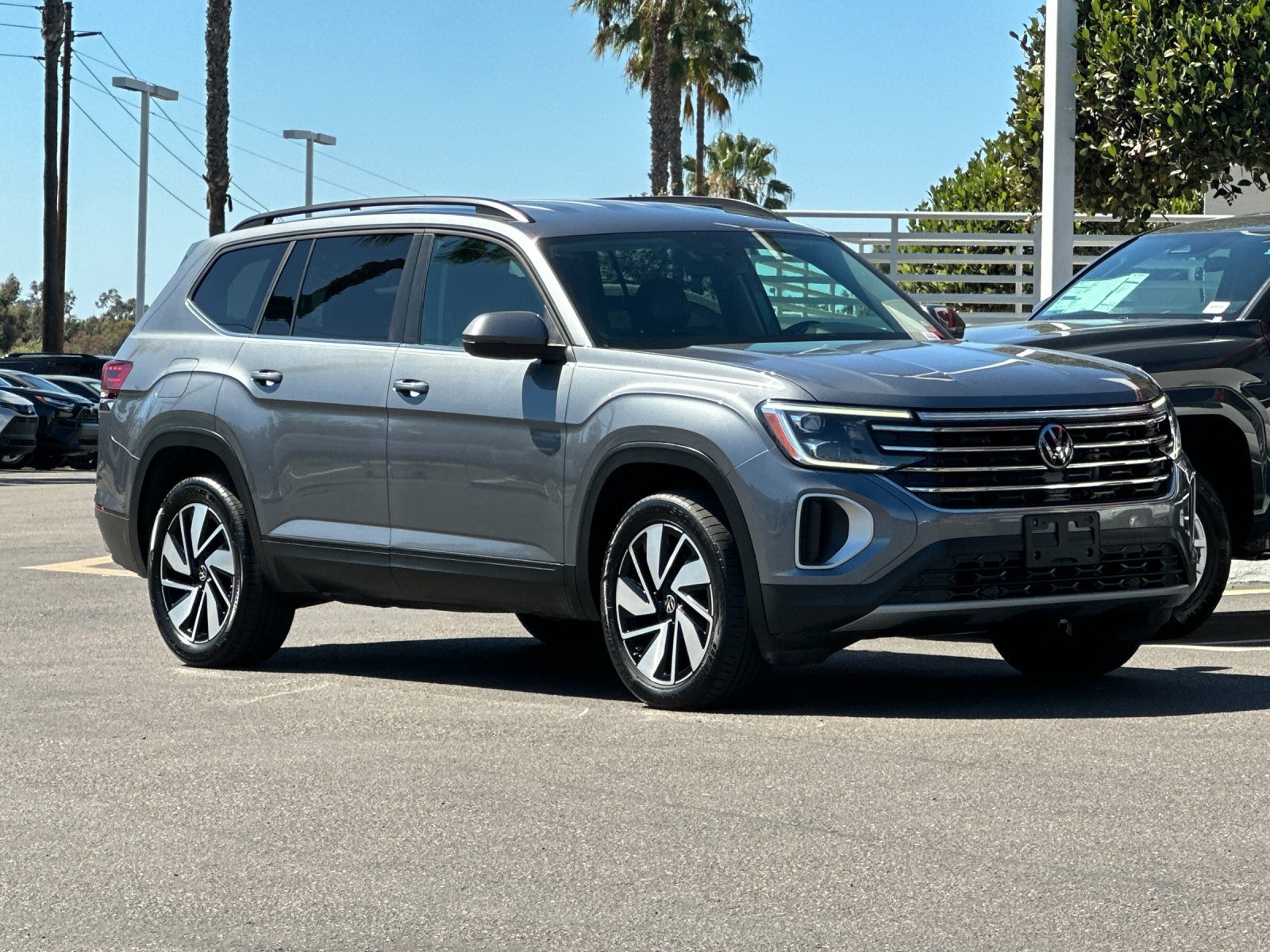 Used 2025 Volkswagen Atlas SE AWD/4WD image 8