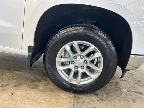 Used 2022 Chevrolet Silverado 1500 LT AWD/4WD image 29