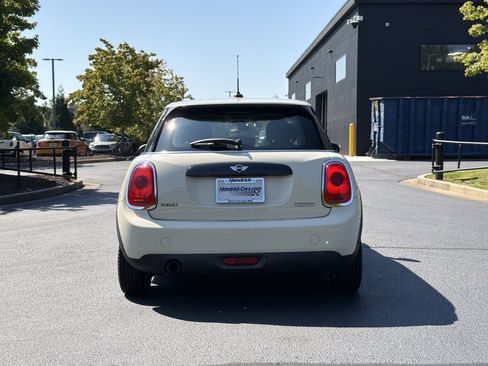 Used 2016 MINI Cooper 4-Door Hardtop FWD image 16