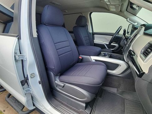 Used 2021 Nissan Titan SV w/ SV Convenience Package image 25