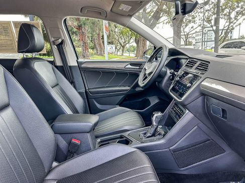Used 2023 Volkswagen Tiguan SE FWD image 17