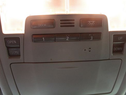 Used 2017 Toyota Highlander Limited Platinum image 13