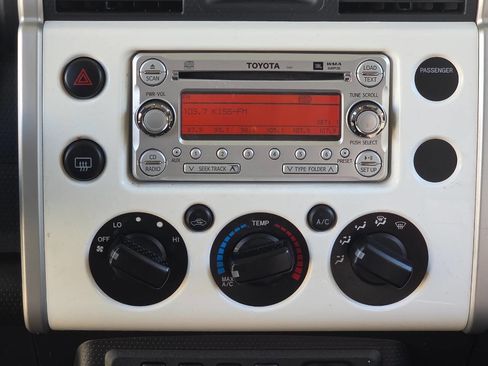 Used 2013 Toyota FJ Cruiser 4WD image 17