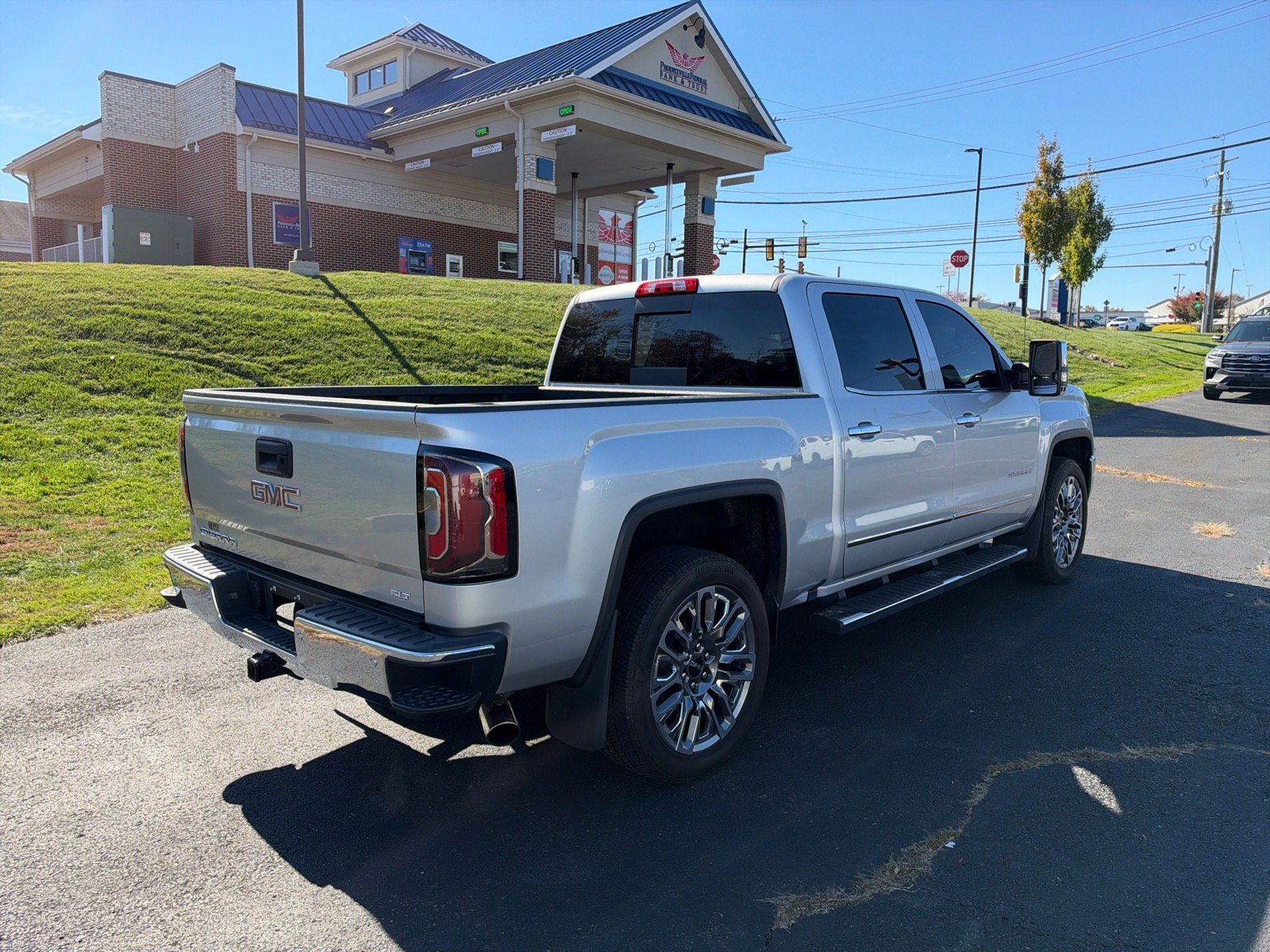 Used 2018 GMC Sierra 1500 SLT AWD/4WD image 5