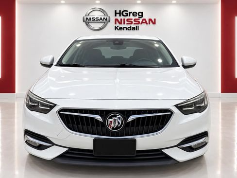 Used 2018 Buick Regal Essence w/ Driver Confidence Package #1 FWD image 4