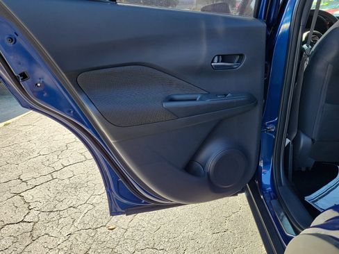 Used 2018 Nissan Kicks SV FWD image 11