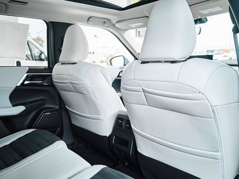 New 2026 Mitsubishi Outlander SE FWD image 20