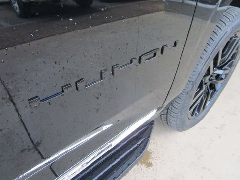 New 2026 GMC Yukon XL Elevation w/ Elevation Premium Package RWD image 21