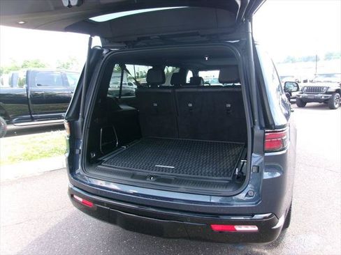 Certified 2024 Jeep Wagoneer L Series II w/ Convenience Group I AWD/4WD image 18