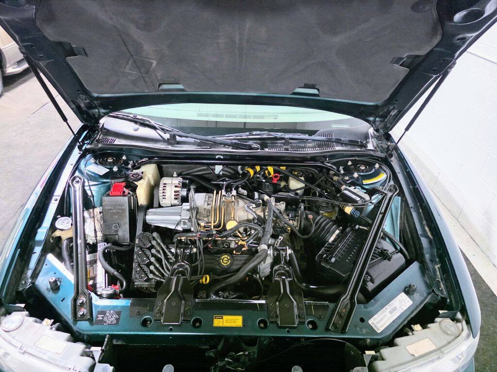 Used 2000 Buick Regal GS w/ GSE Pkg FWD image 5