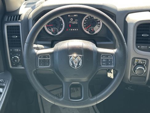 Used 2017 RAM 1500 Express RWD image 24