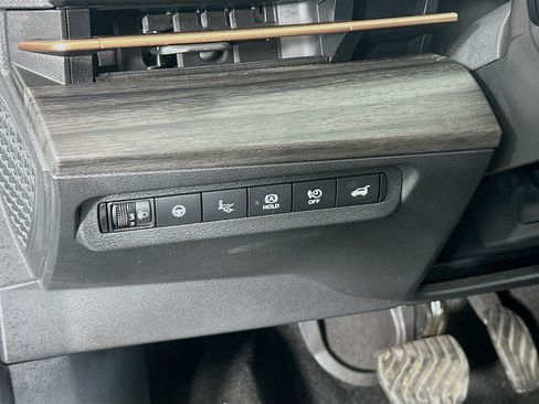 Used 2024 Nissan Ariya AWD image 17