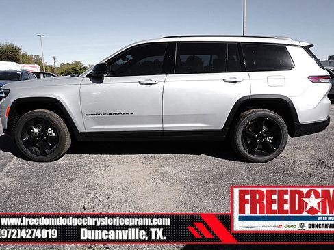 New 2025 Jeep Grand Cherokee L Altitude image 2