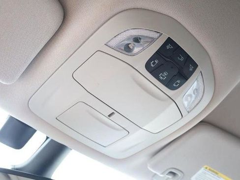 Used 2022 Chrysler Pacifica Touring-L FWD image 18