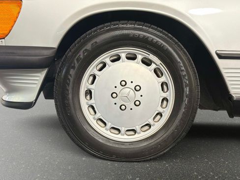 Used 1987 Mercedes-Benz 560 SL image 11