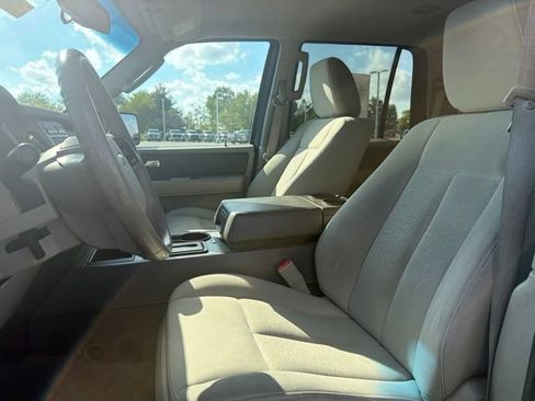 Used 2011 Ford Expedition XLT AWD/4WD image 25