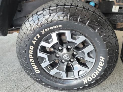 Used 2020 Toyota Tacoma TRD Off-Road AWD/4WD image 6