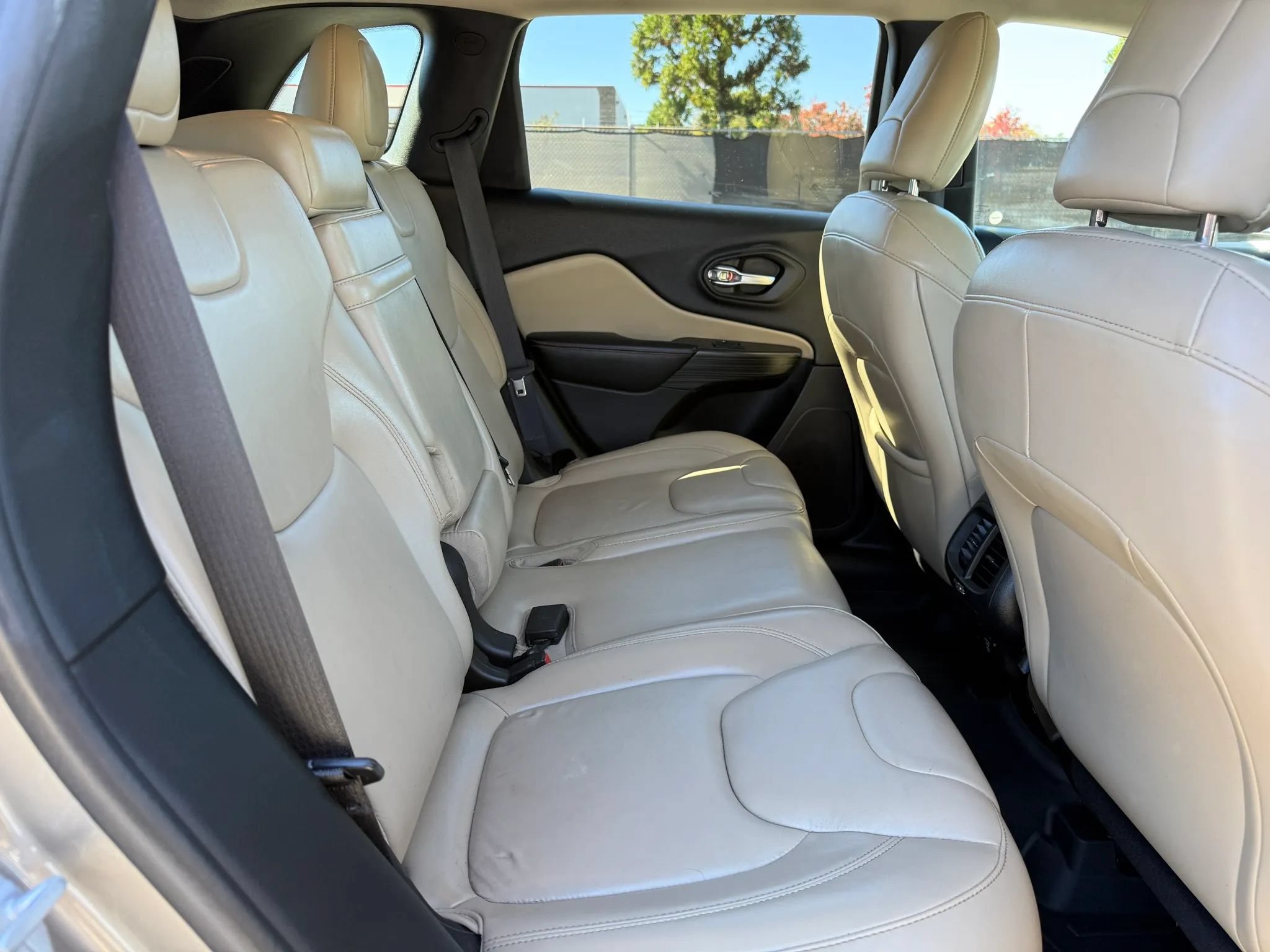 Used 2017 Jeep Cherokee Limited AWD/4WD image 20