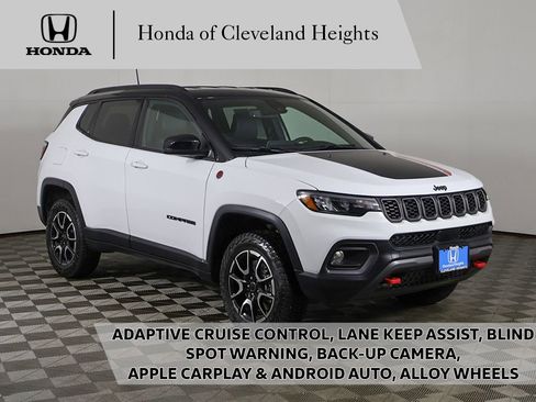 Used 2025 Jeep Compass Trailhawk AWD/4WD image 1