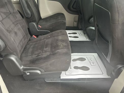 Used 2013 Dodge Grand Caravan SE FWD image 11