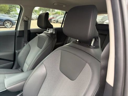 Certified 2023 Kia Niro Wind w/ Wind Preserve Package FWD image 8