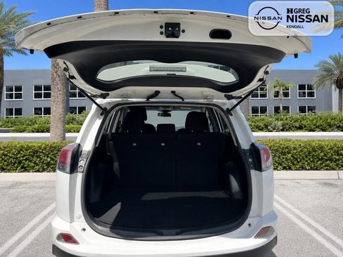 Used 2018 Toyota RAV4 LE FWD image 12