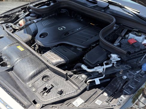 Used 2023 Mercedes-Benz GLE 450 4MATIC w/ Premium Package image 18