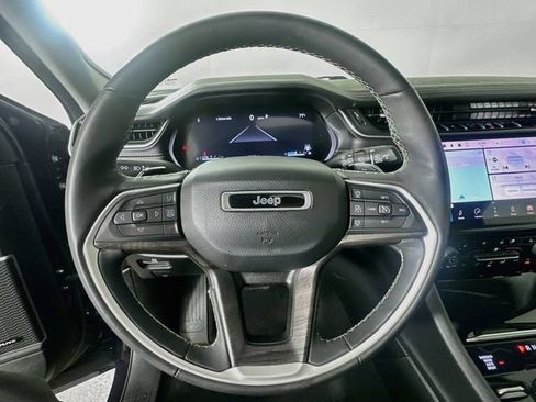 Used 2023 Jeep Grand Cherokee L Limited w/ Luxury Tech Group II AWD/4WD image 27