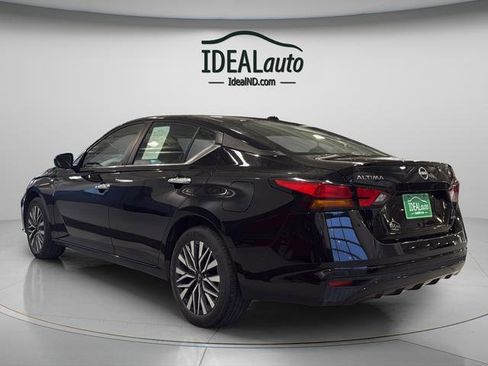 Used 2024 Nissan Altima 2.5 SV image 15