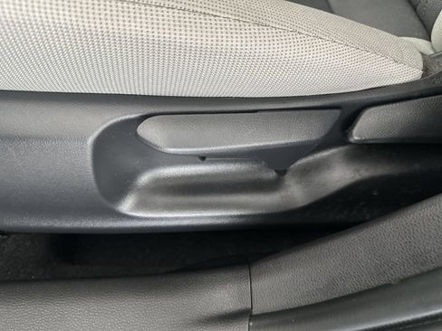 Used 2025 Toyota Corolla LE FWD image 12